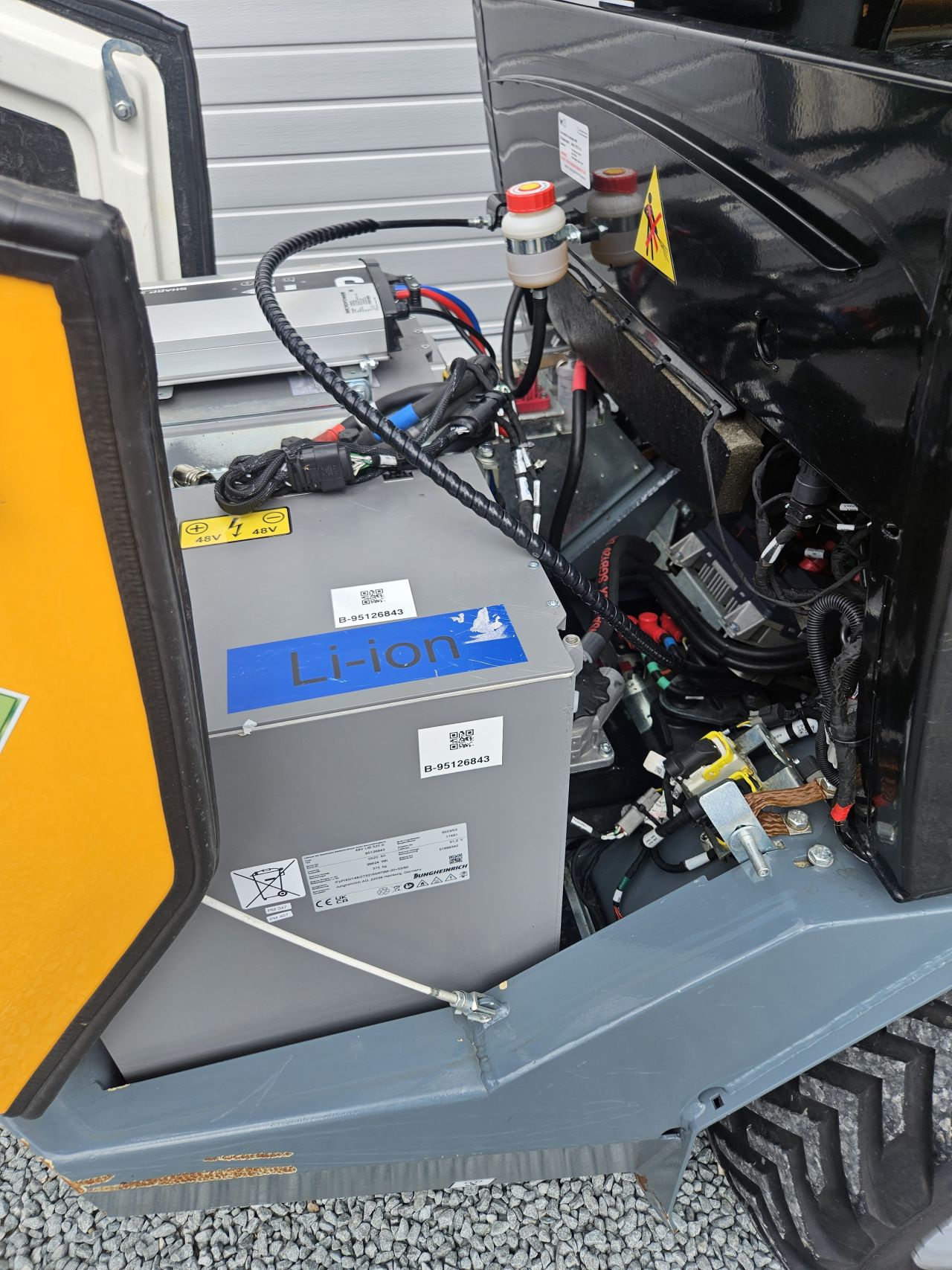 Giant G2700E minishovel