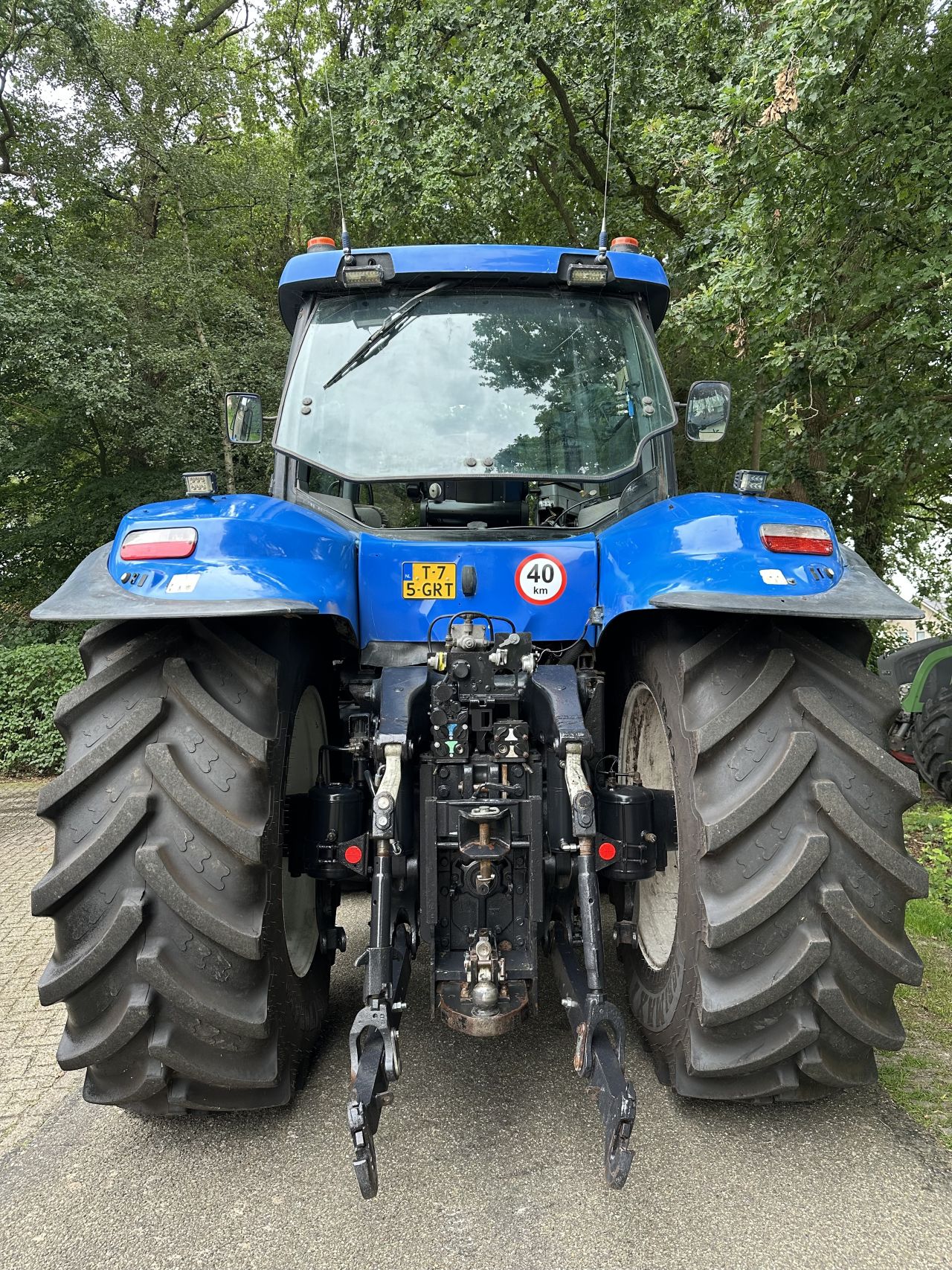 New Holland T8040