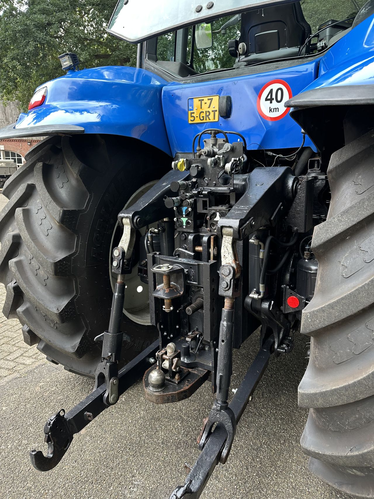 New Holland T8040