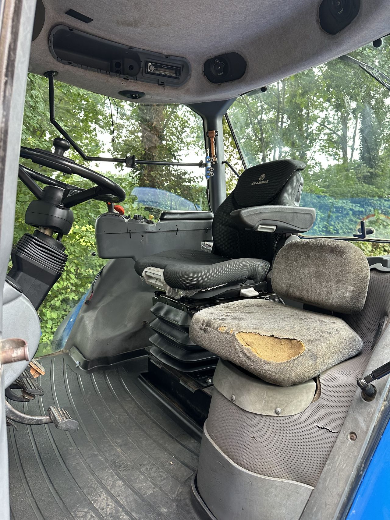 New Holland T8040