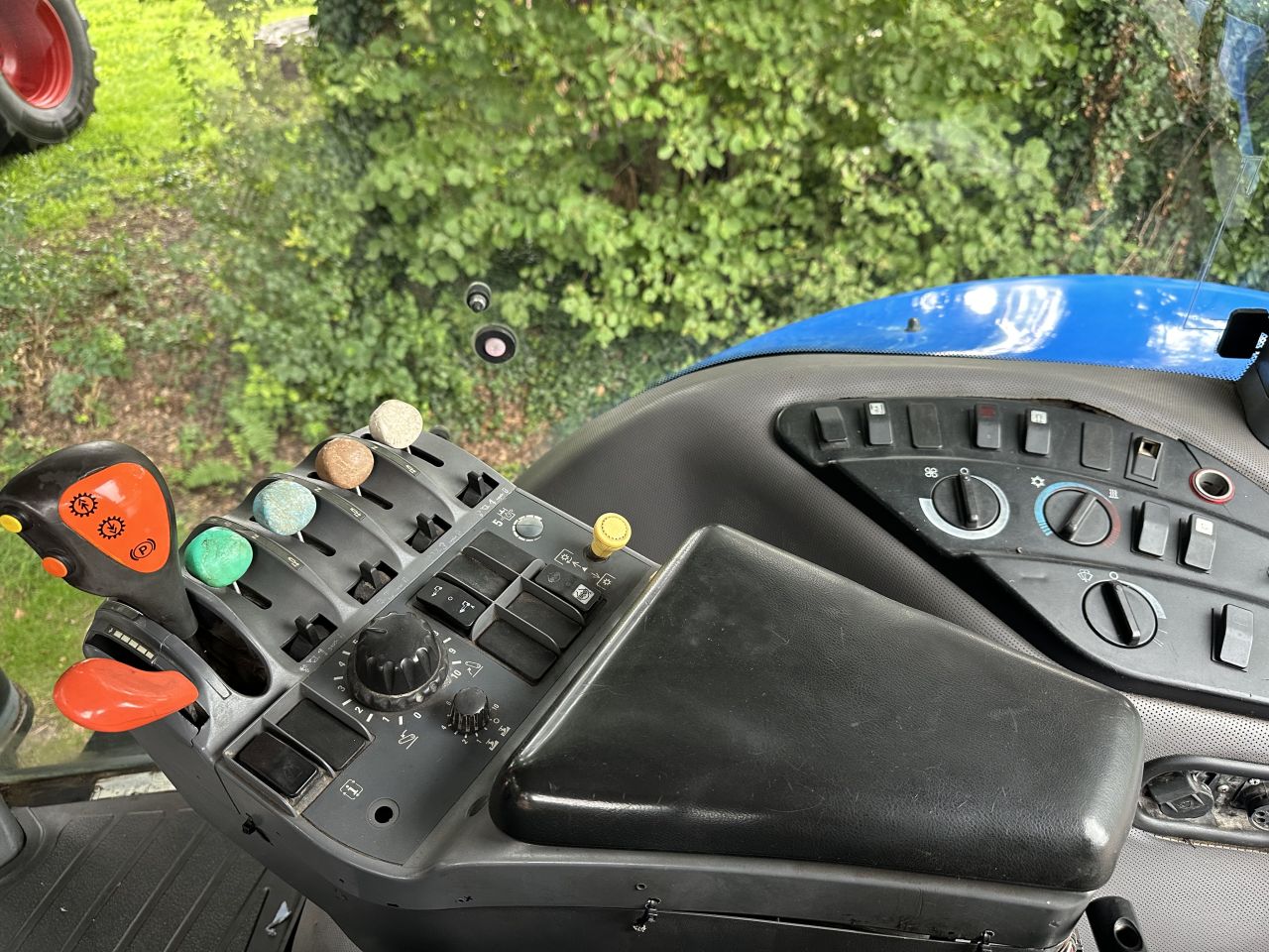 New Holland T8040