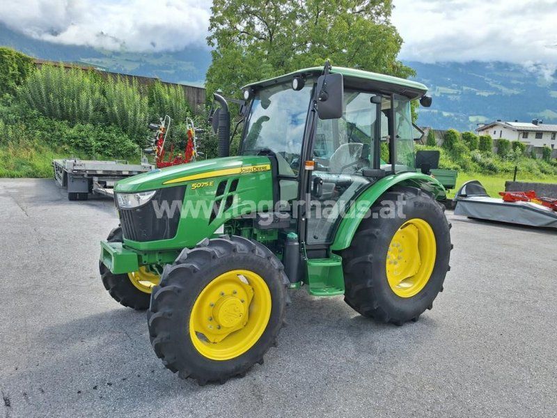 John Deere 5075E