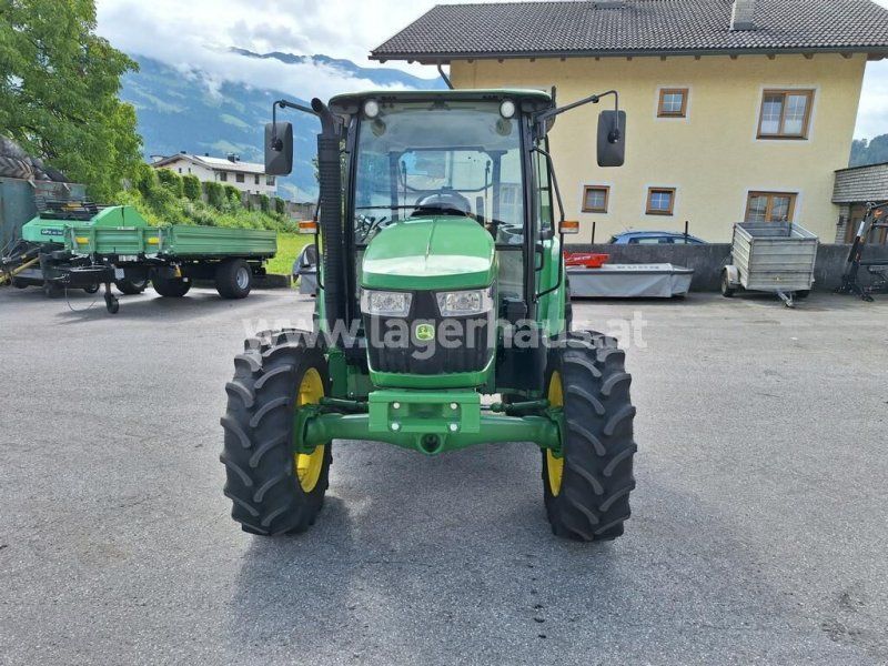 John Deere 5075E