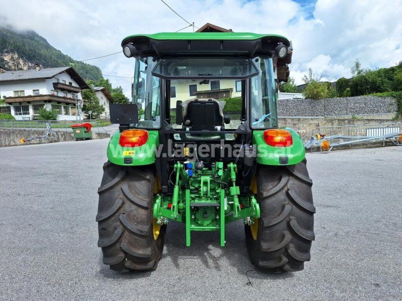 John Deere 5075E