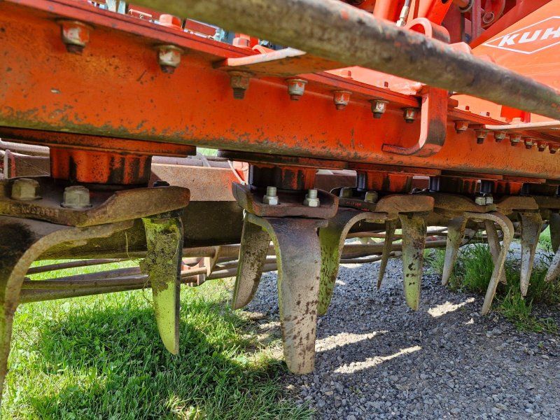 Kuhn Kreiselge HRB 302 D mit Semo 99