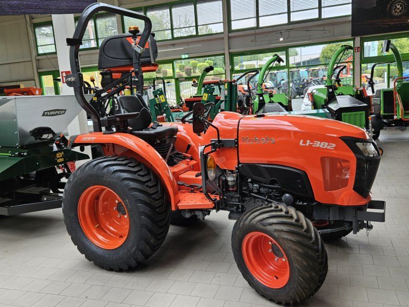 Kubota L1-382 HST