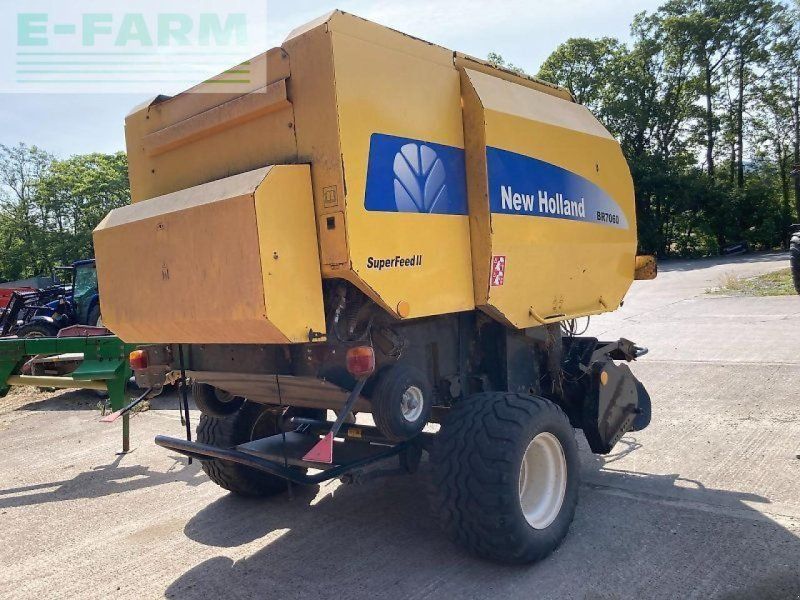 New Holland br7060