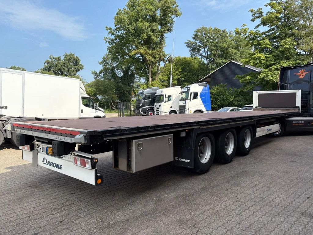 Krone SD Zware kantbalken Twistlocks 2x20 ft 1x 40ft Rongen