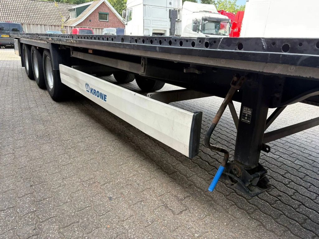 Krone SD Zware kantbalken Twistlocks 2x20 ft 1x 40ft Rongen