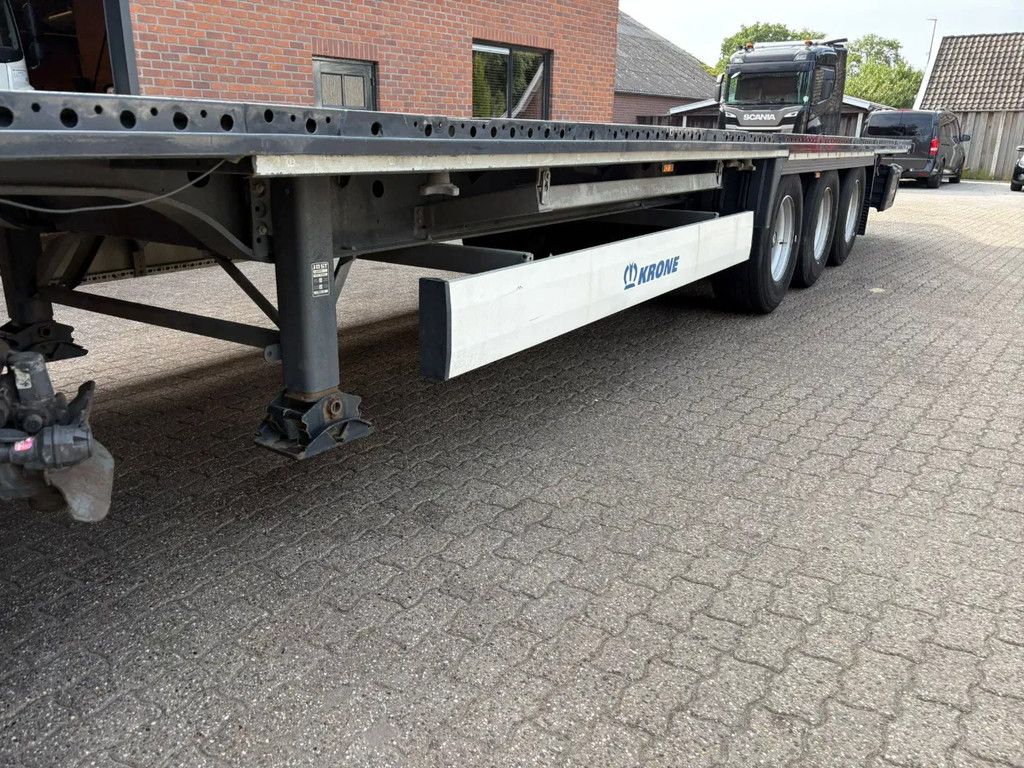 Krone SD Zware kantbalken Twistlocks 2x20 ft 1x 40ft Rongen