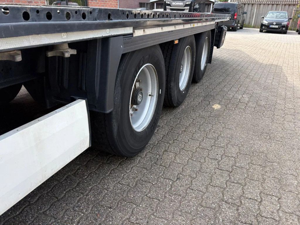 Krone SD Zware kantbalken Twistlocks 2x20 ft 1x 40ft Rongen