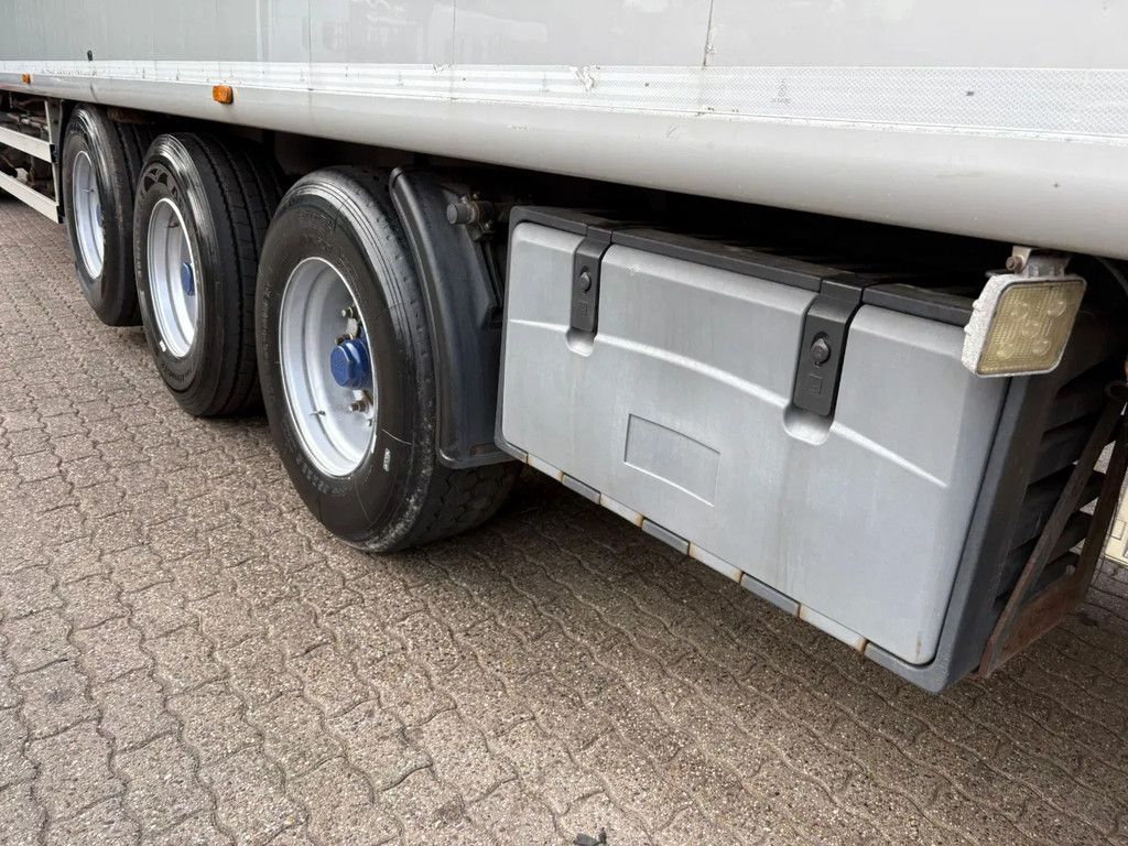 Kraker CF200 92m3, 2X Liftas Cargo Floor