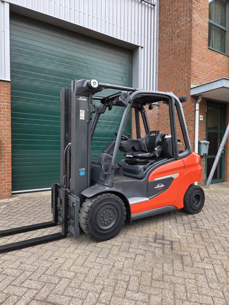 Super mooie LINDE H30T-01 (1202) 2022 LPG HEFTRUCK