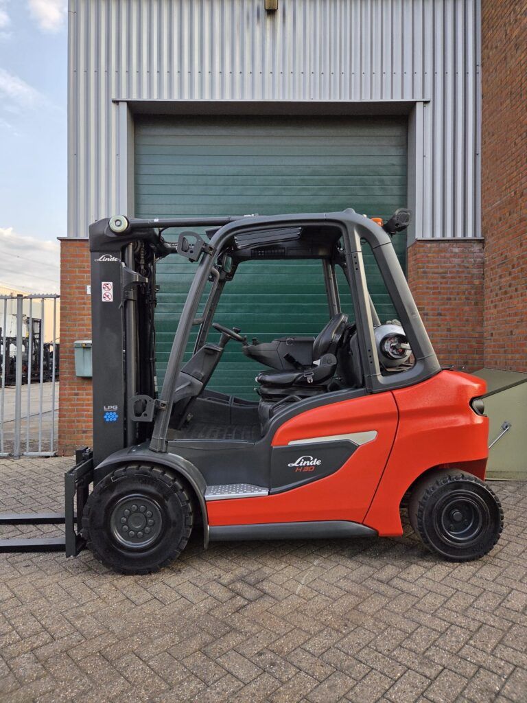 Super mooie LINDE H30T-01 (1202) 2022 LPG HEFTRUCK