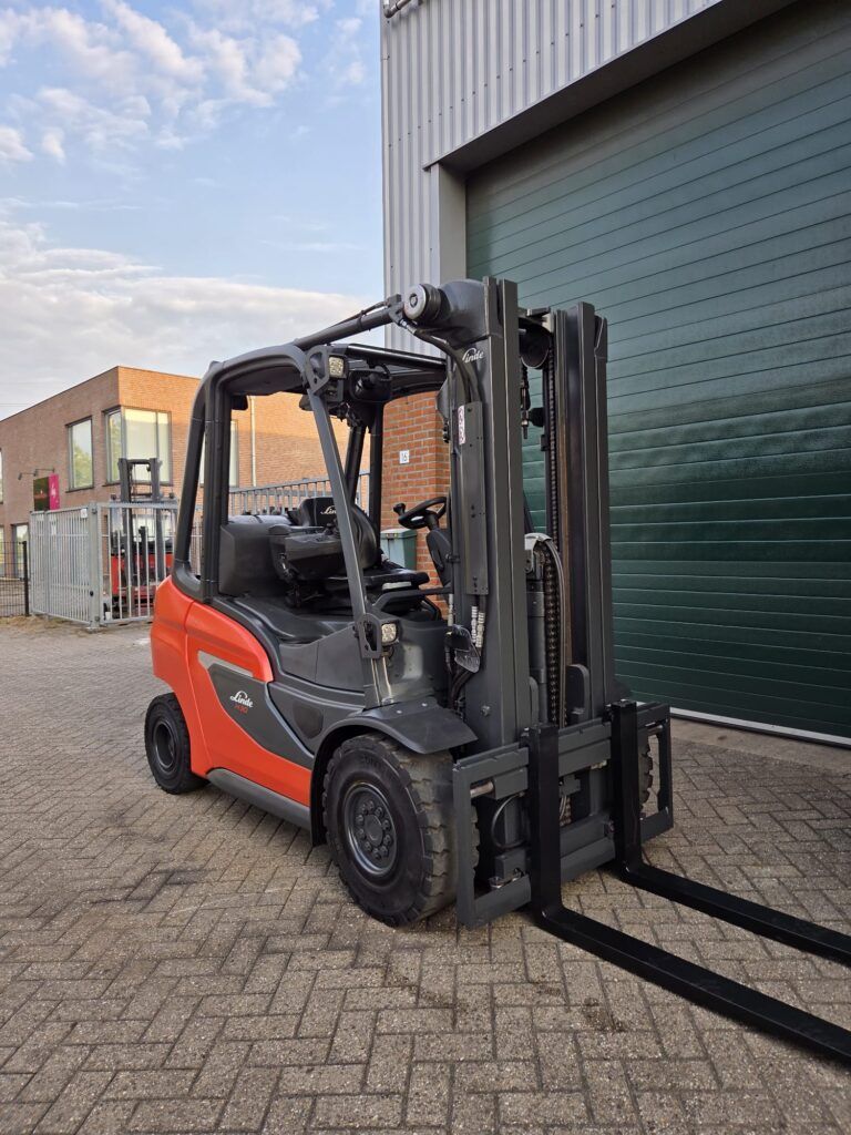 Super mooie LINDE H30T-01 (1202) 2022 LPG HEFTRUCK
