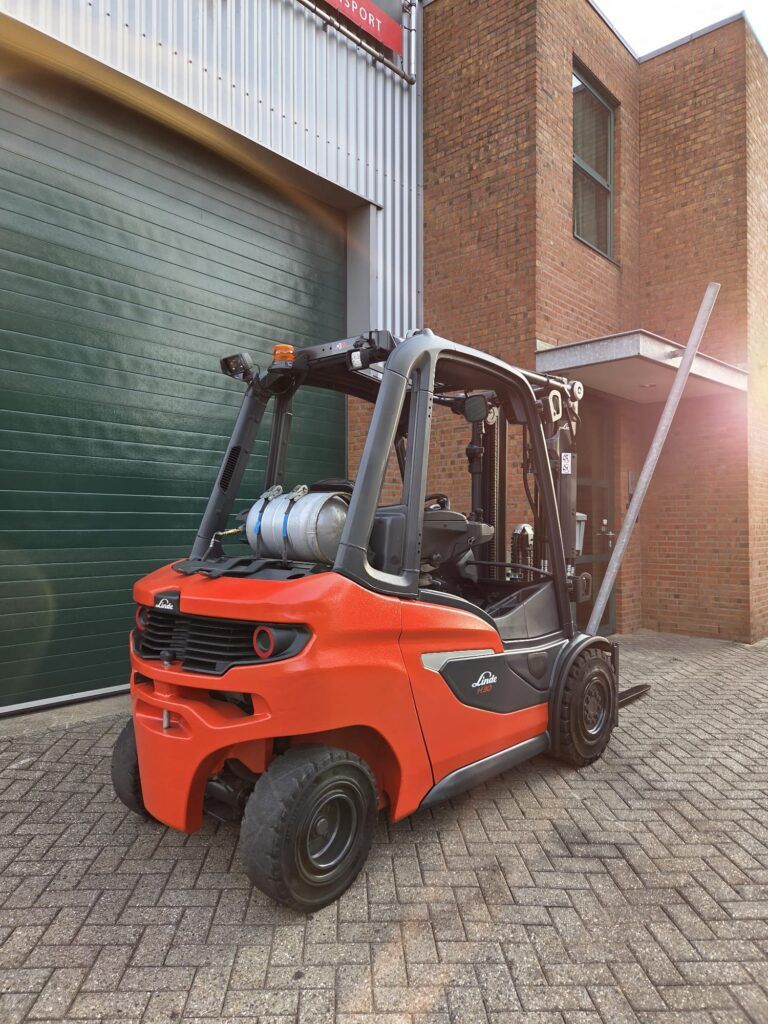 Super mooie LINDE H30T-01 (1202) 2022 LPG HEFTRUCK