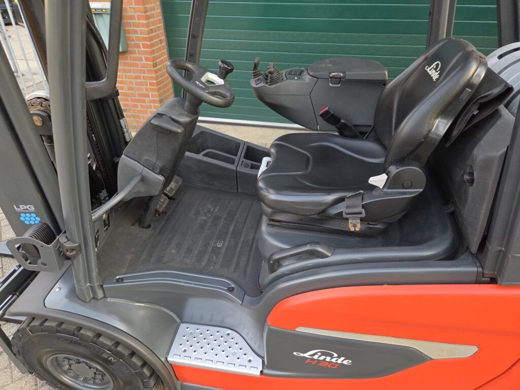 Super mooie LINDE H30T-01 (1202) 2022 LPG HEFTRUCK