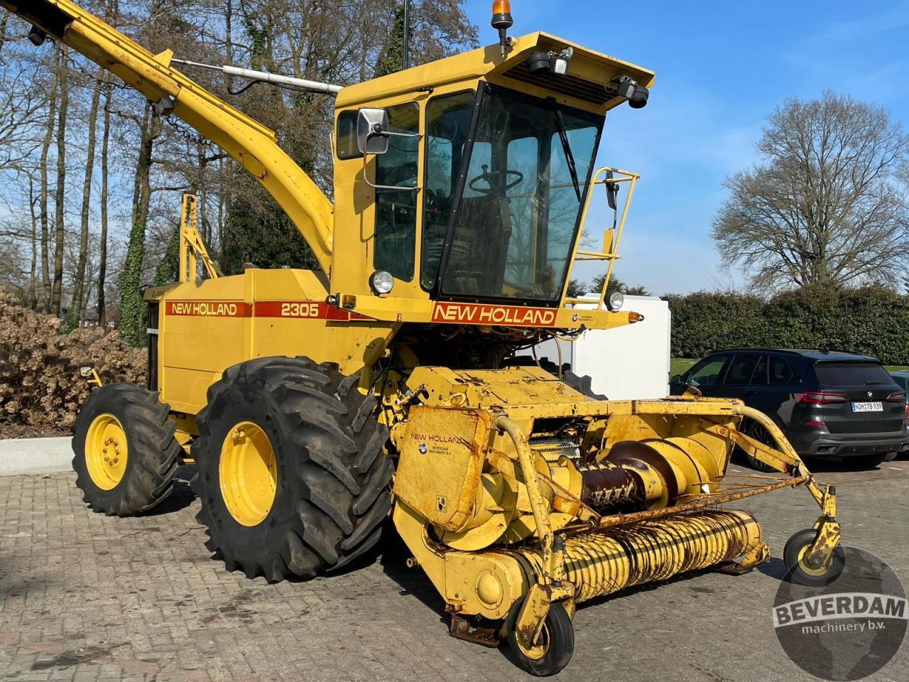 New Holland 2305