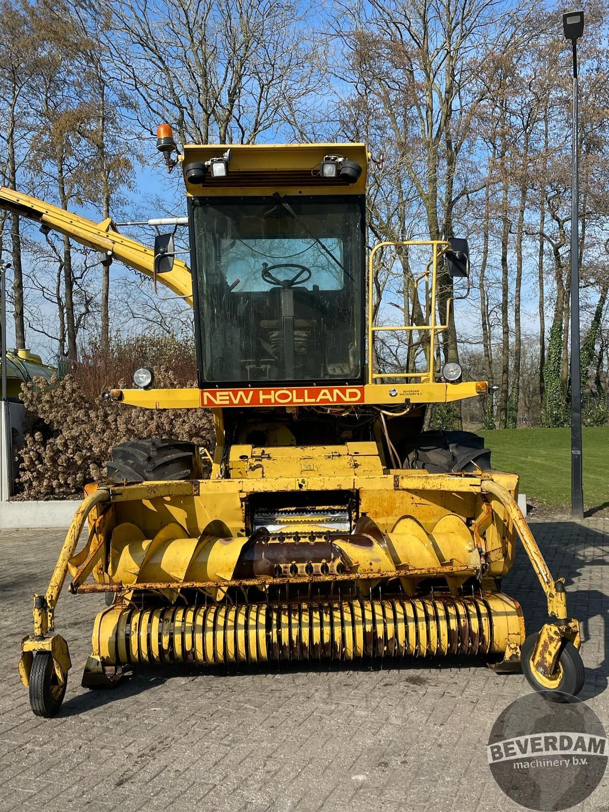 New Holland 2305