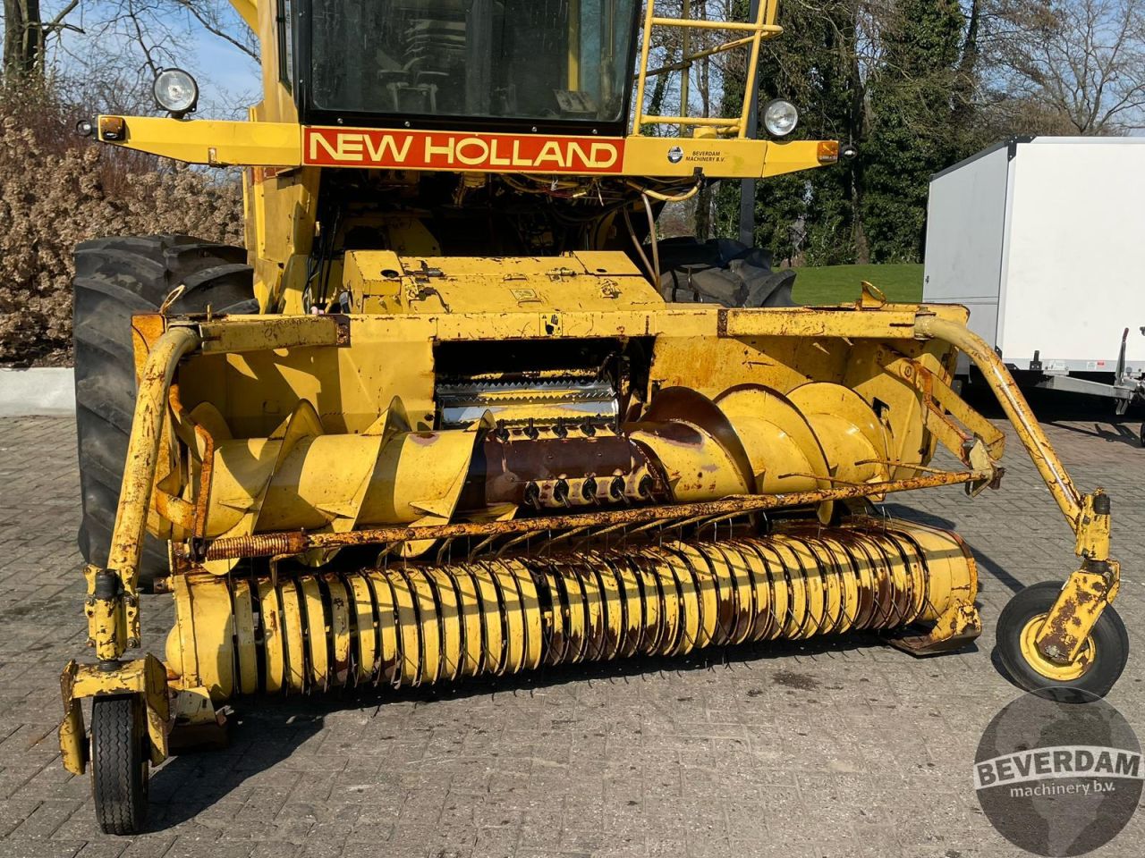 New Holland 2305