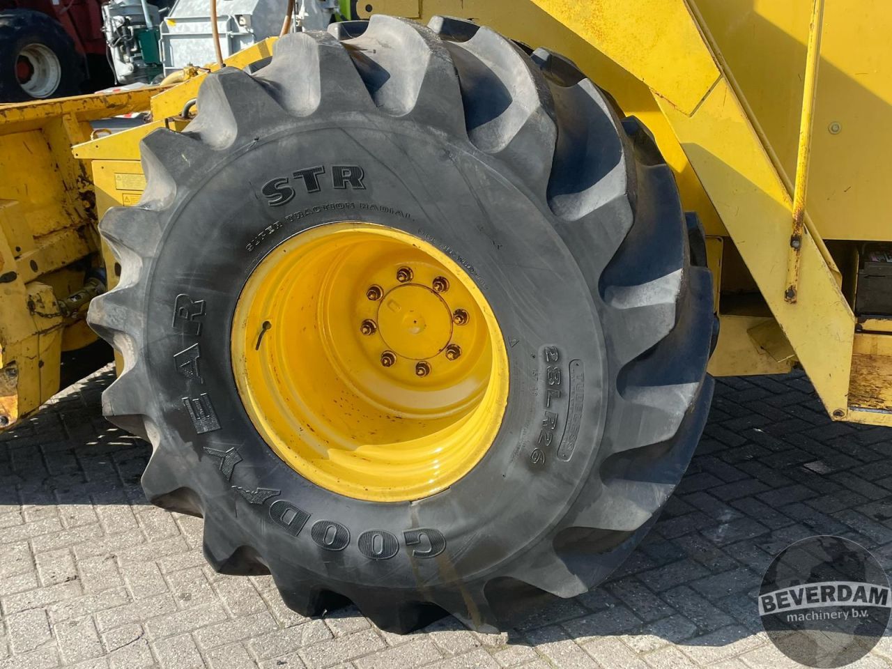 New Holland 2305