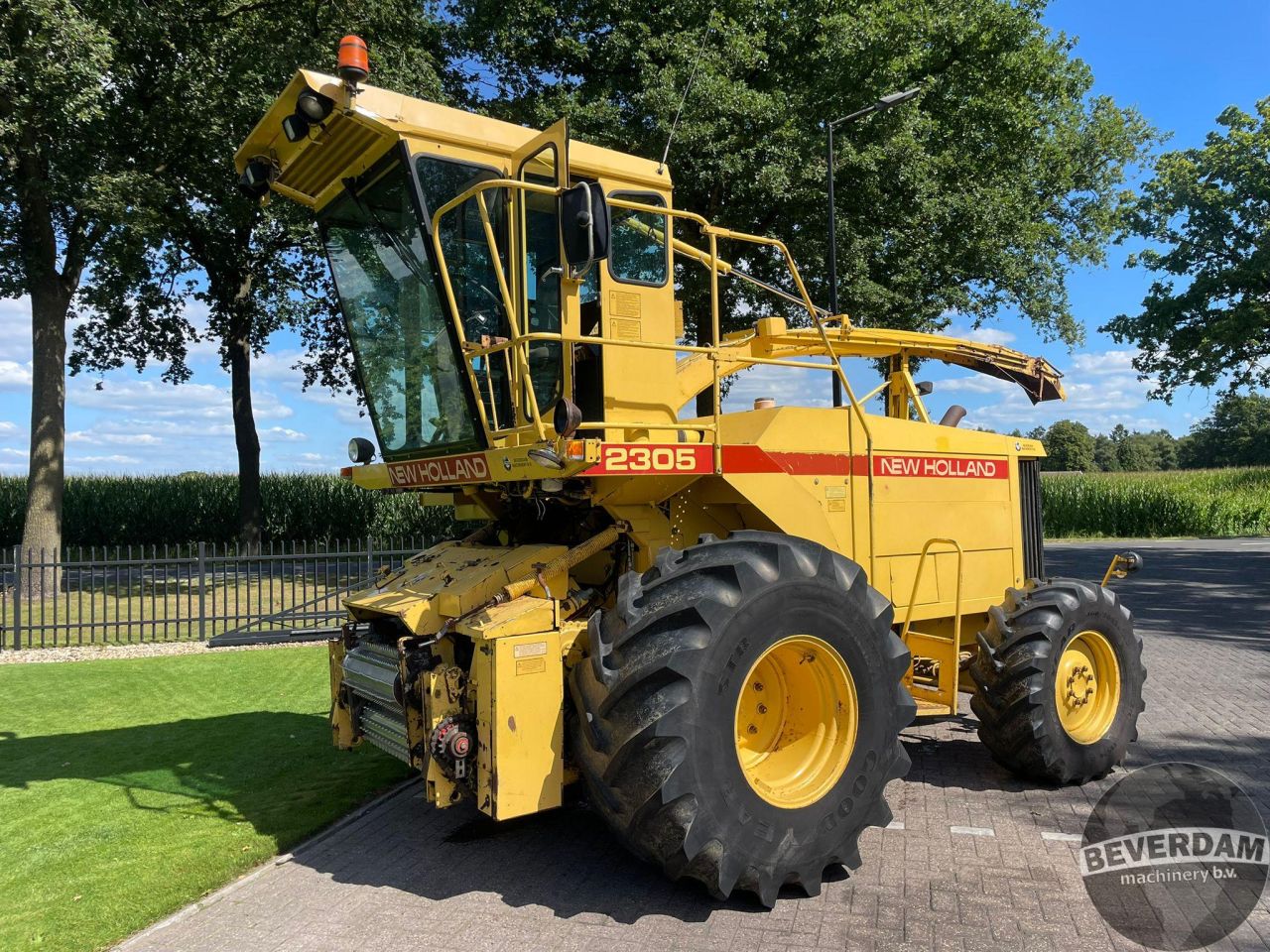 New Holland 2305