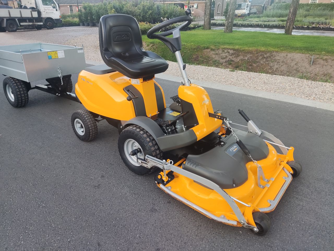 STIGA zitmaaier (type Villa 14 HST) met Stiga Pro aanhanger!