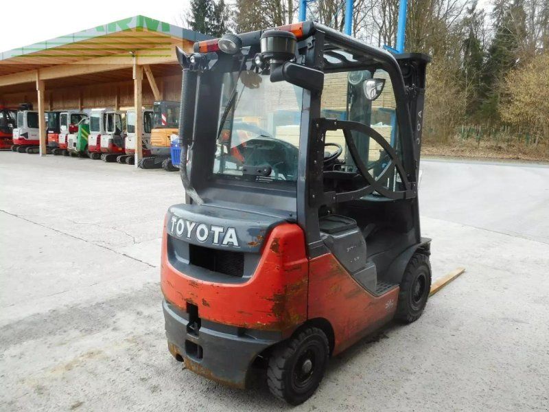 Toyota 02-8fdf15 ( triplex + ss + halbkabine )