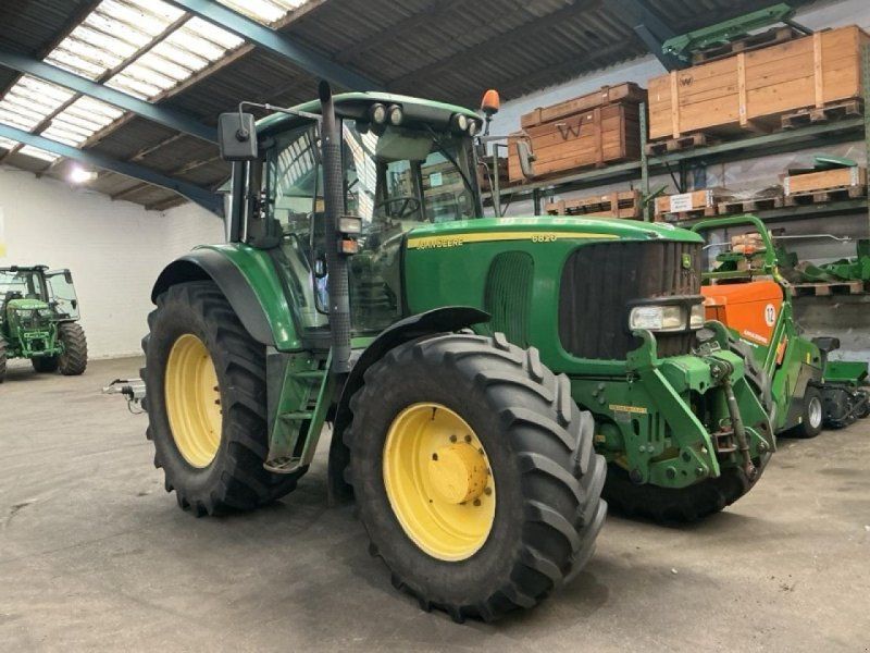 John Deere 6820