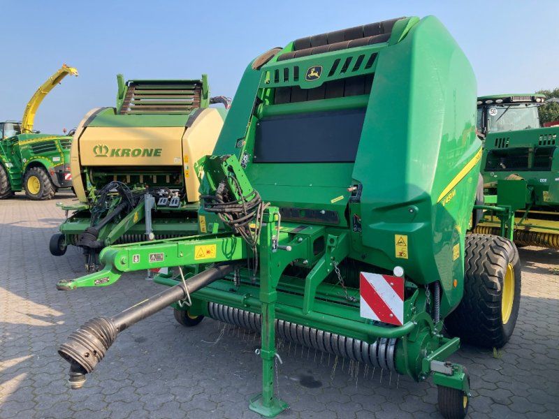 John Deere V451M