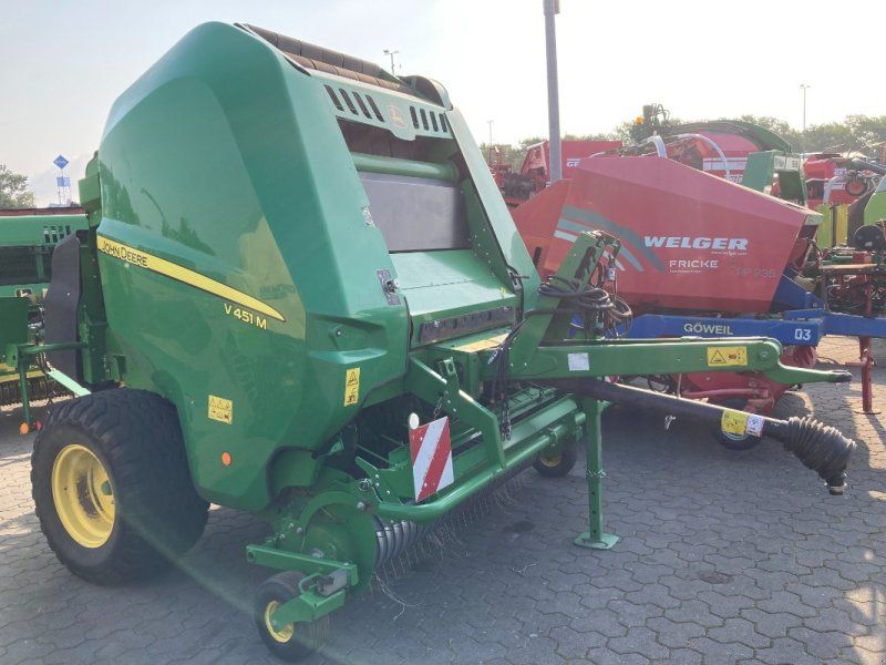 John Deere V451M