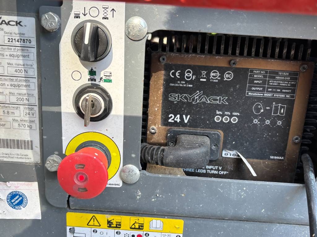 SkyJack SJIII3219 schaarhoogwerker 8m hoogwerker skyjack