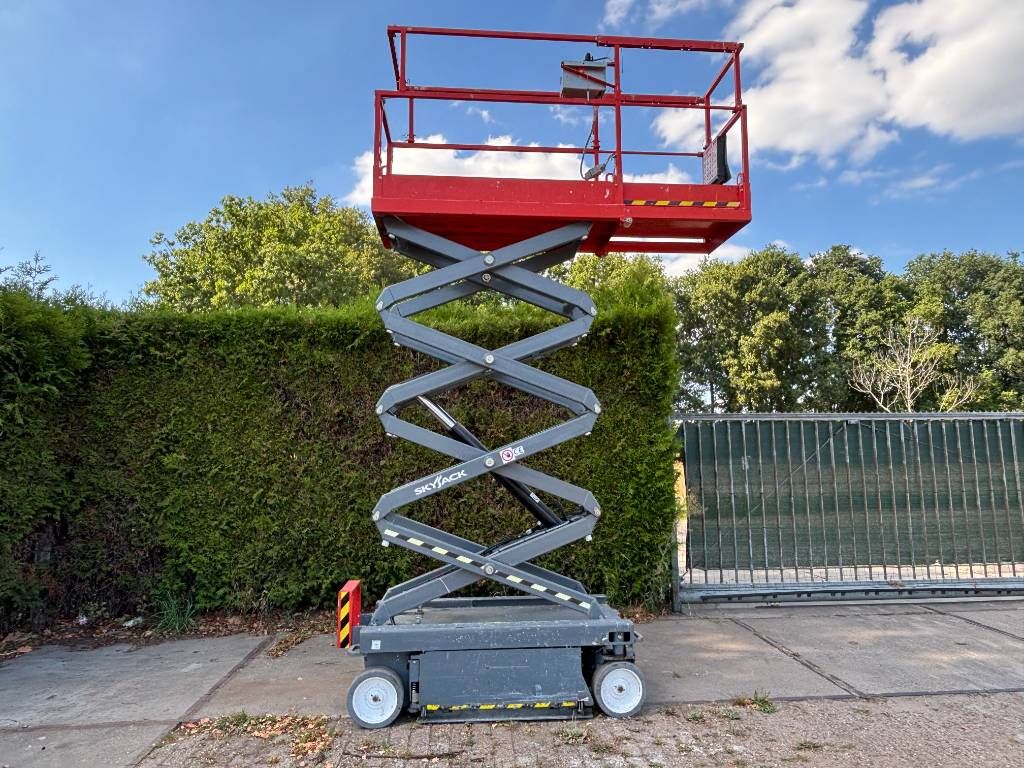 SkyJack SJIII3219 schaarhoogwerker 8m hoogwerker skyjack