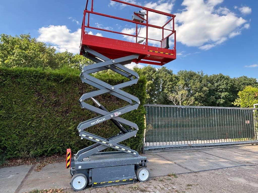 SkyJack SJIII3219 schaarhoogwerker 8m hoogwerker skyjack