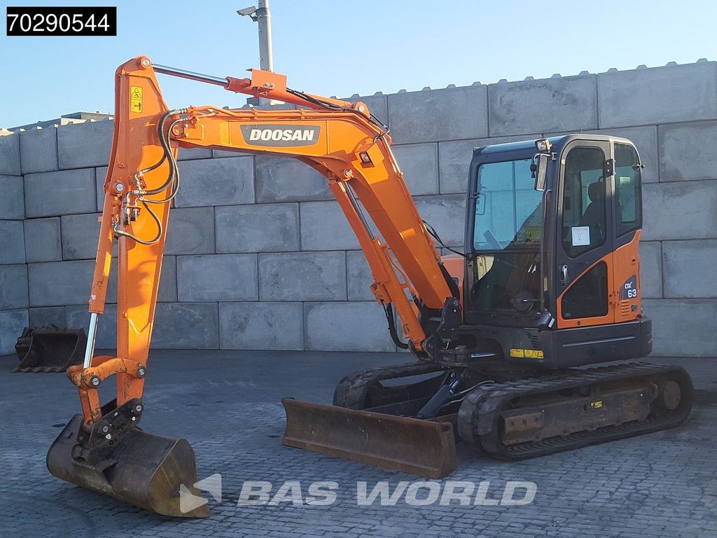 Doosan DX63-3