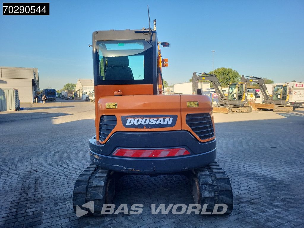 Doosan DX63-3