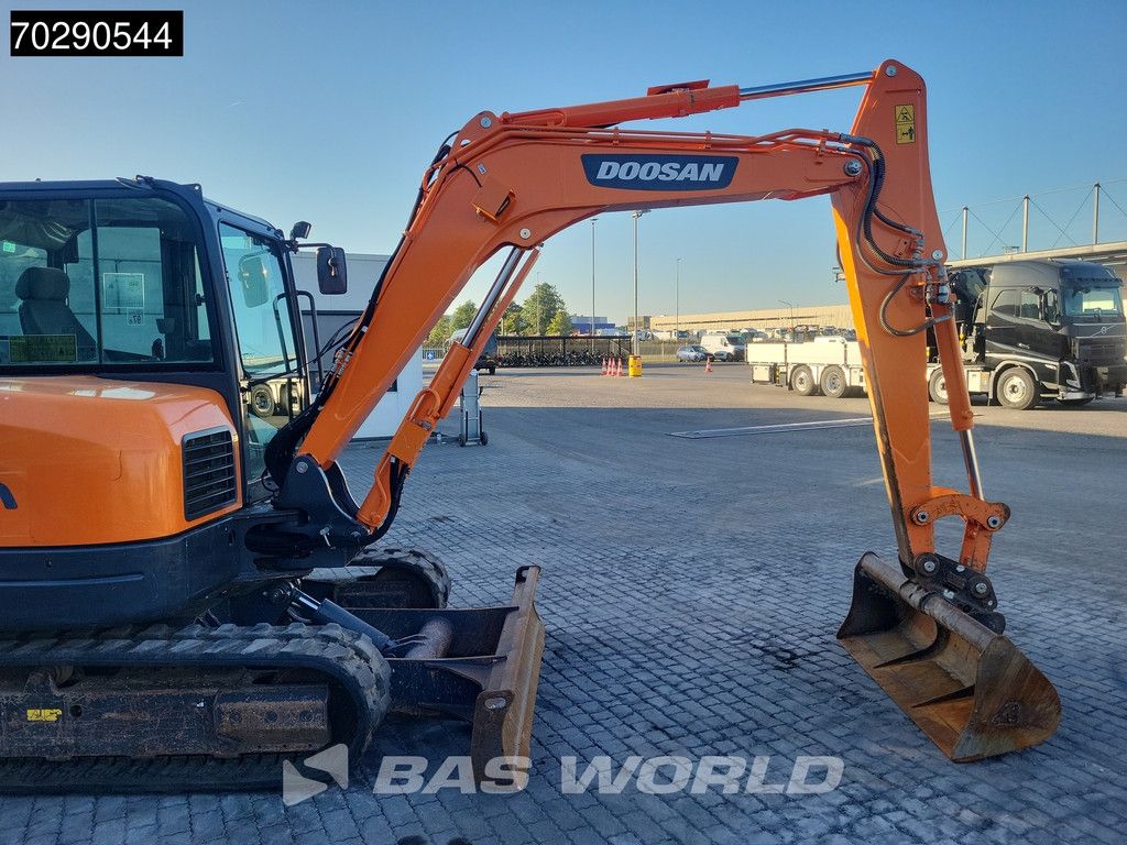 Doosan DX63-3