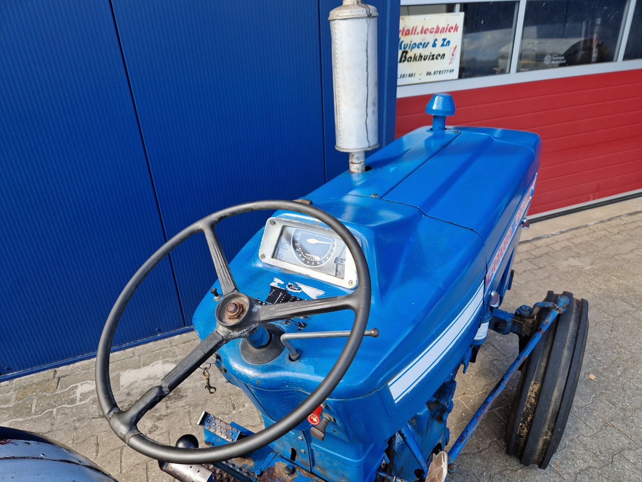 FORD 3000 SMALSPOOR TRACTOR MET KENTEKEN