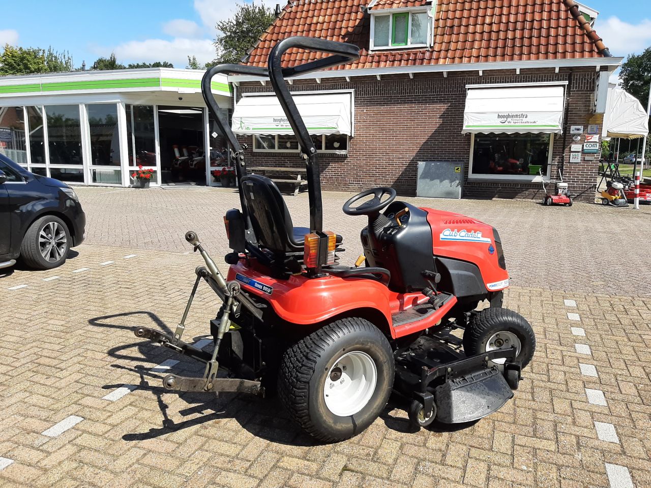 Cub Cadet 5264 diesel minitrekker met midden maaidek