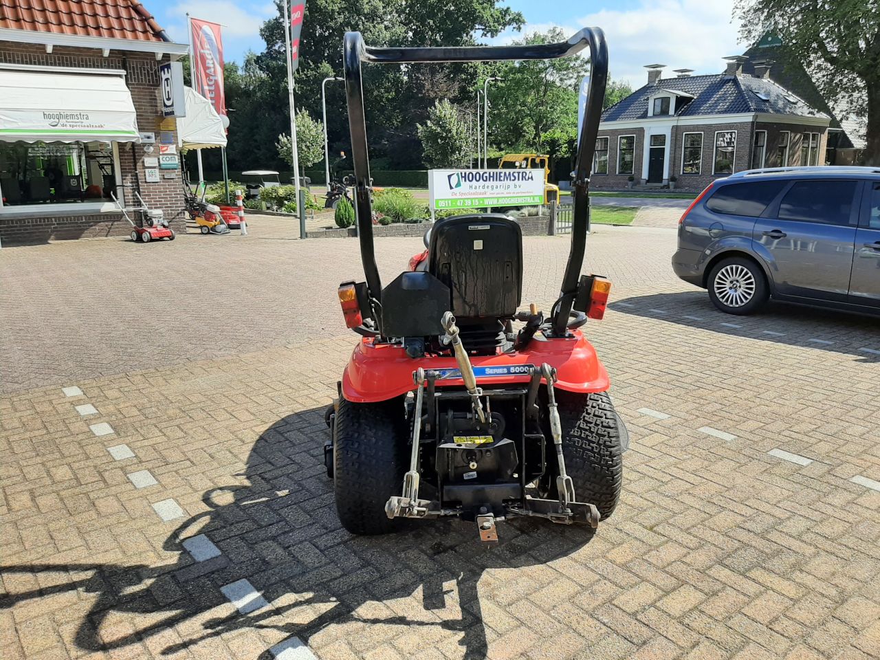 Cub Cadet 5264 diesel minitrekker met midden maaidek