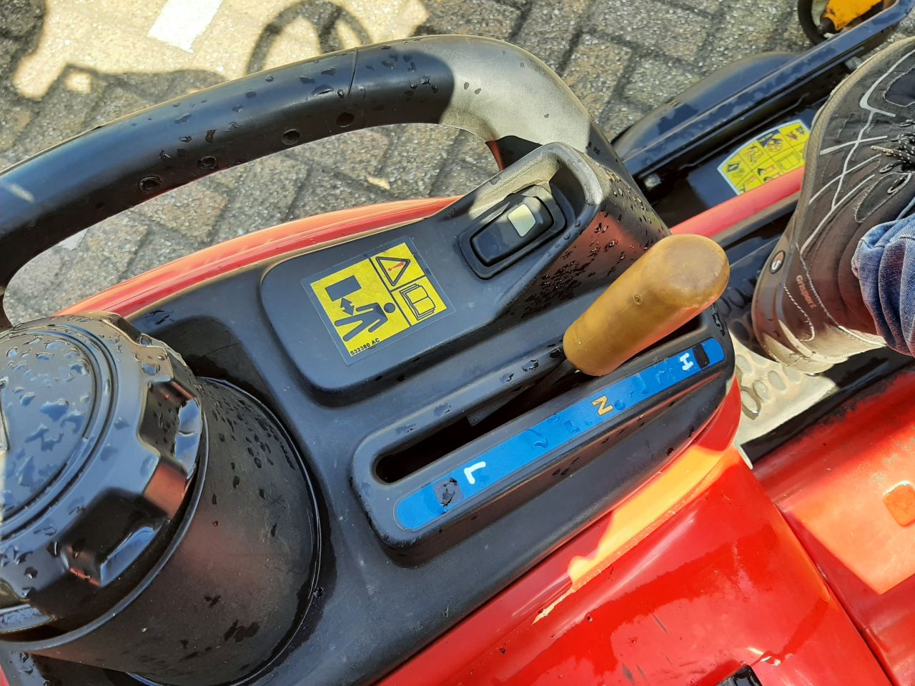 Cub Cadet 5264 diesel minitrekker met midden maaidek