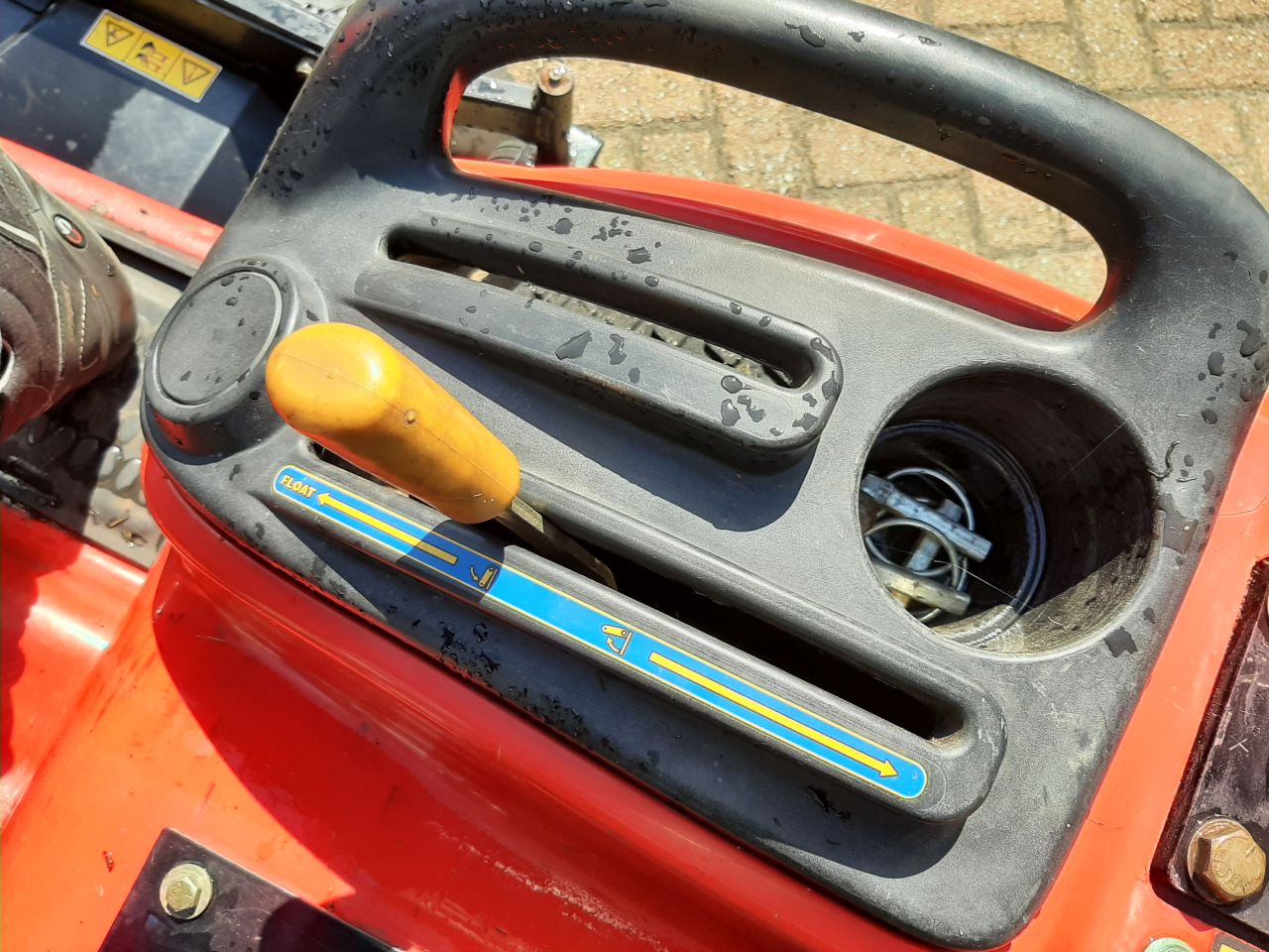 Cub Cadet 5264 diesel minitrekker met midden maaidek