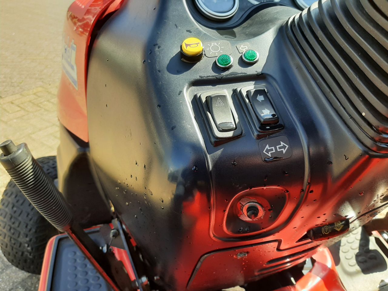 Cub Cadet 5264 diesel minitrekker met midden maaidek