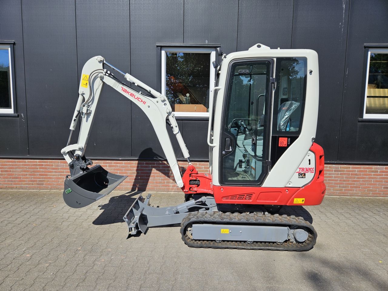 Takeuchi TB320 Demo