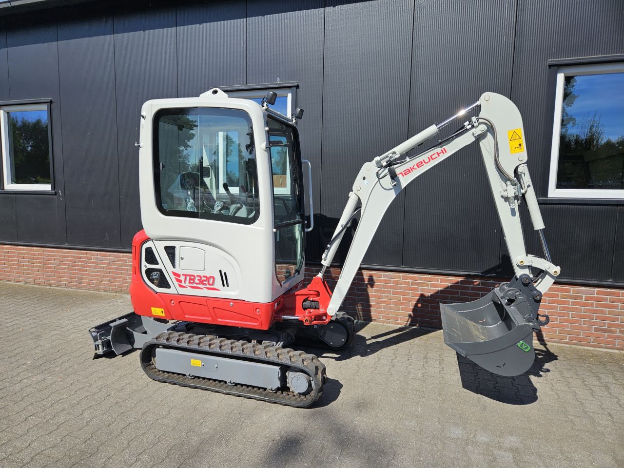 Takeuchi TB320 Demo