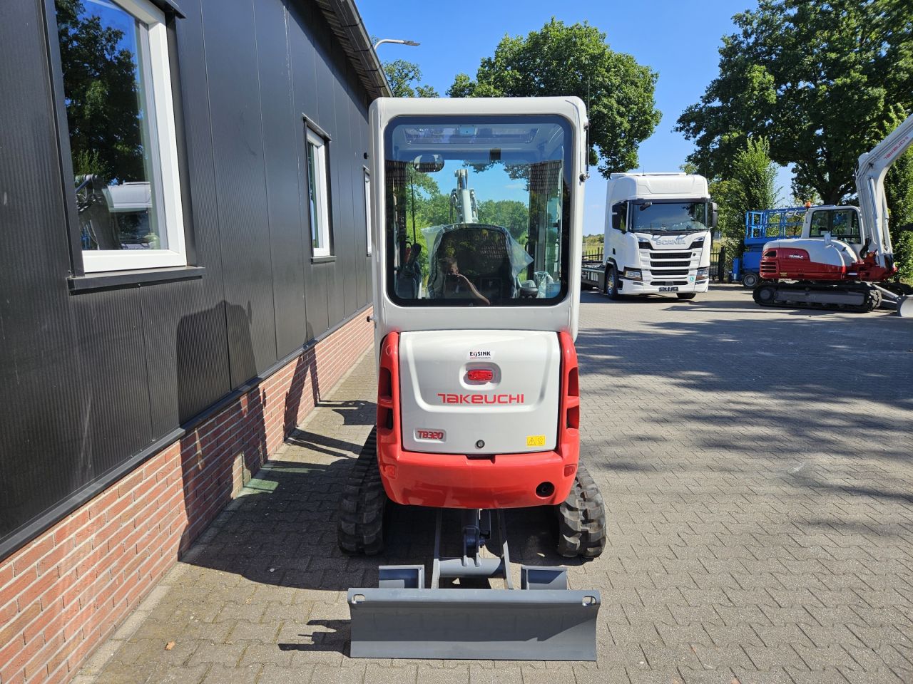 Takeuchi TB320 Demo