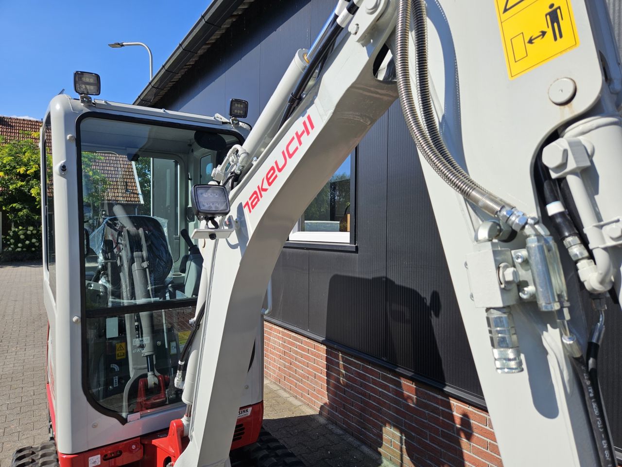 Takeuchi TB320 Demo