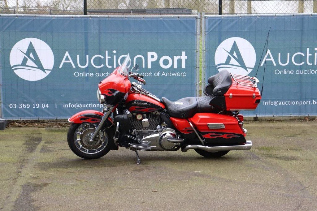 Motorcycle Harley-Davidson Ultra Glide CVO Petrol 2010