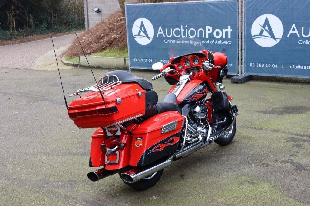 Motorcycle Harley-Davidson Ultra Glide CVO Petrol 2010