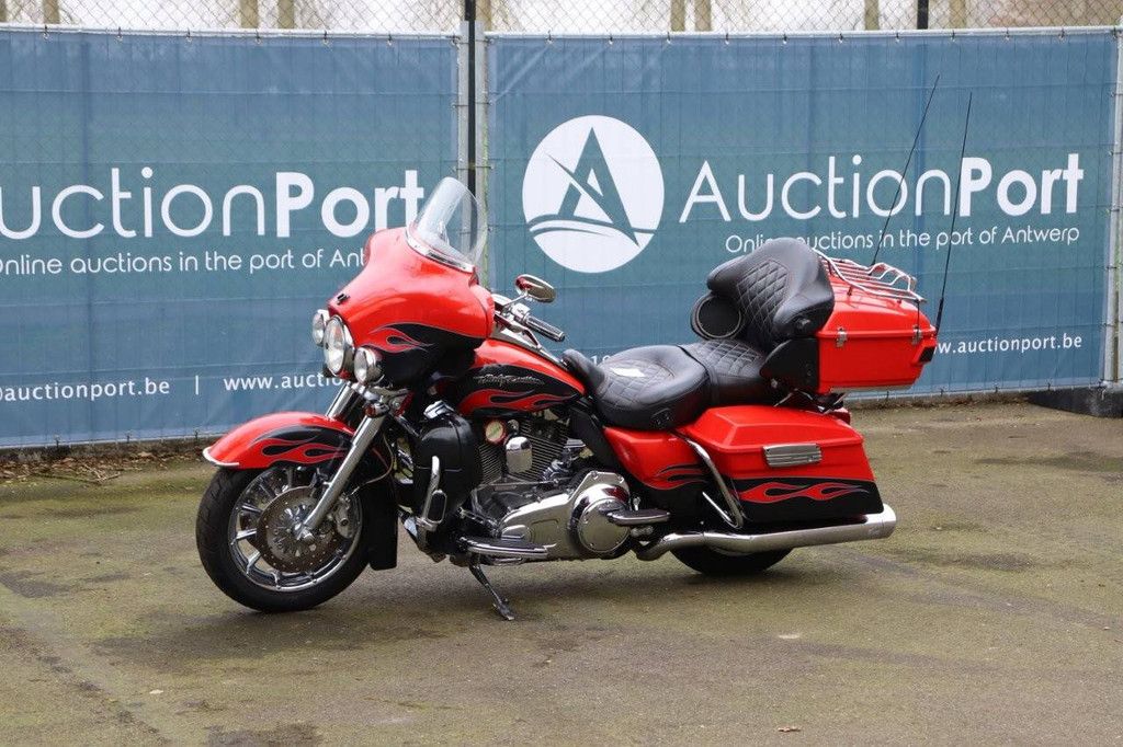 Motorcycle Harley-Davidson Ultra Glide CVO Petrol 2010